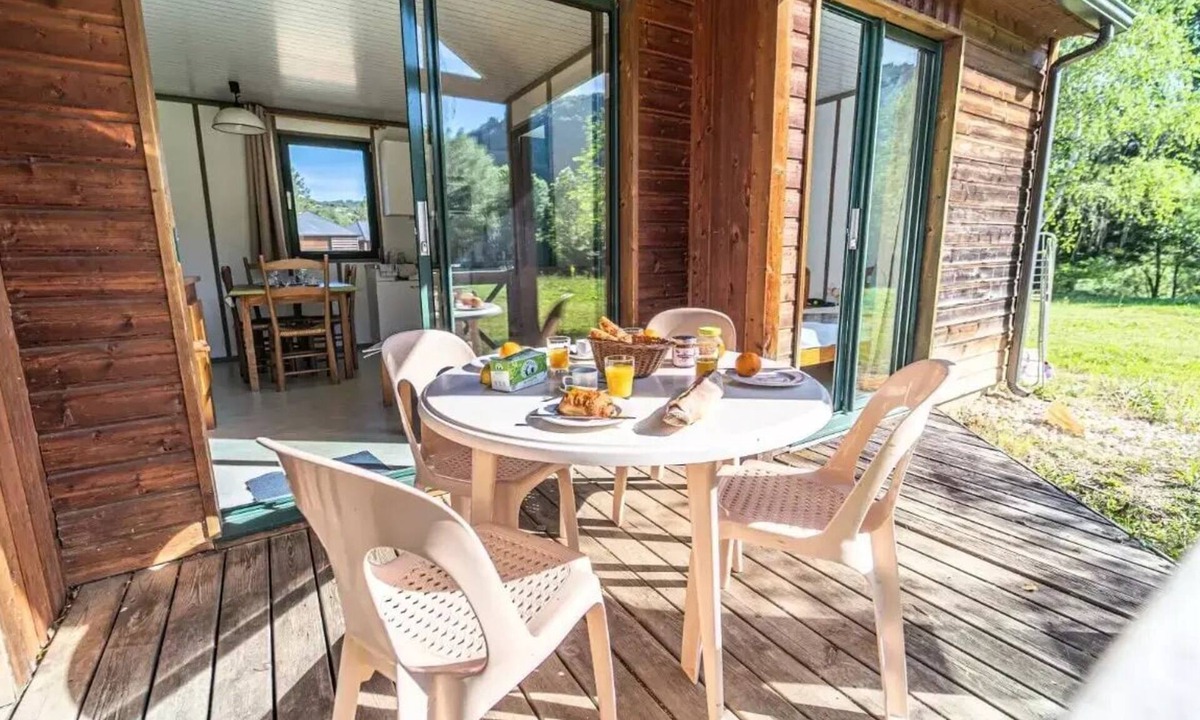 Saint-Germain-du-Teil Ski Chalet | Chalet in HARMONY with nature - 31 m² - 2 bedrooms with river views - Sleeps 6
