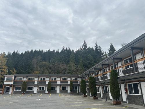 Kitimat Hotel | Chalet Inn