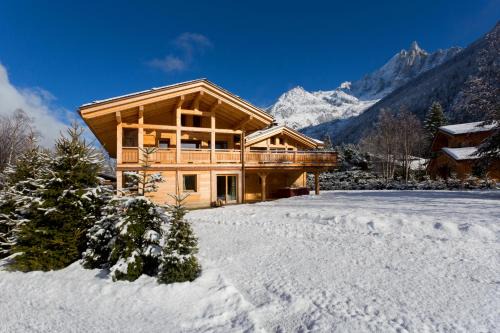 Les Praz-de-Chamonix Ski Chalet | Chalet Isabelle Mountain lodge 5 stars 6 bedroom en suite sauna spa inox