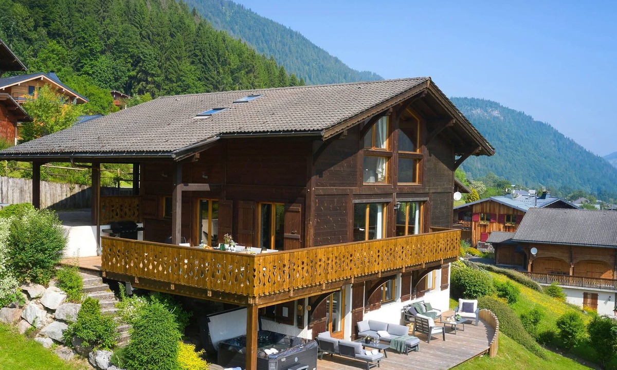 La Cote-d'Arbroz Ski Chalet | Chalet Isla de Lux - family mountain break 12p sauna & spa - OVO Network