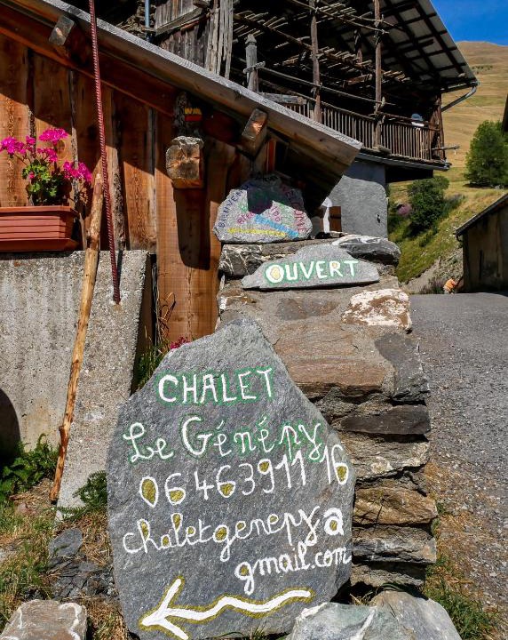 Molines-en-Queyras Hostel | Chalet le Genepy with amazing views!