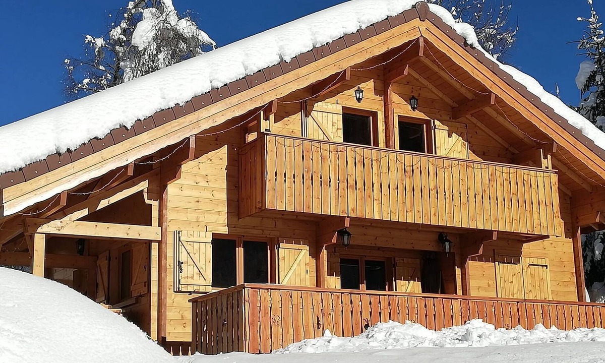 La Ferriere Ski Chalet | Chalet Le Rocher Blanc in the heart of the Belledonne mountains les 7 Laux
