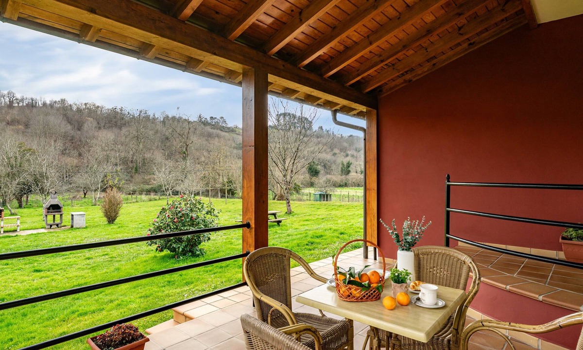 San Juan de Parres Apartment | Chalet 'Les Cuartes 3' with Mountain Views, Private Terrace and Private Garden