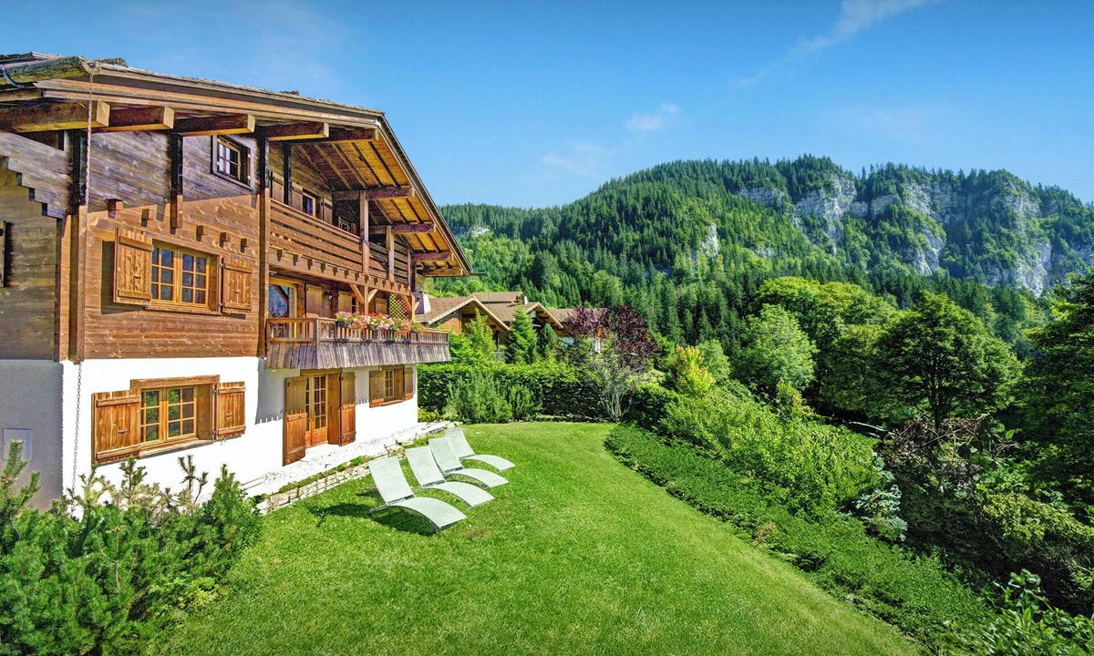 Les Granges Ski Chalet | Chalet Loisel - alpine holiday 10p with Aravis valley views - OVO Network
