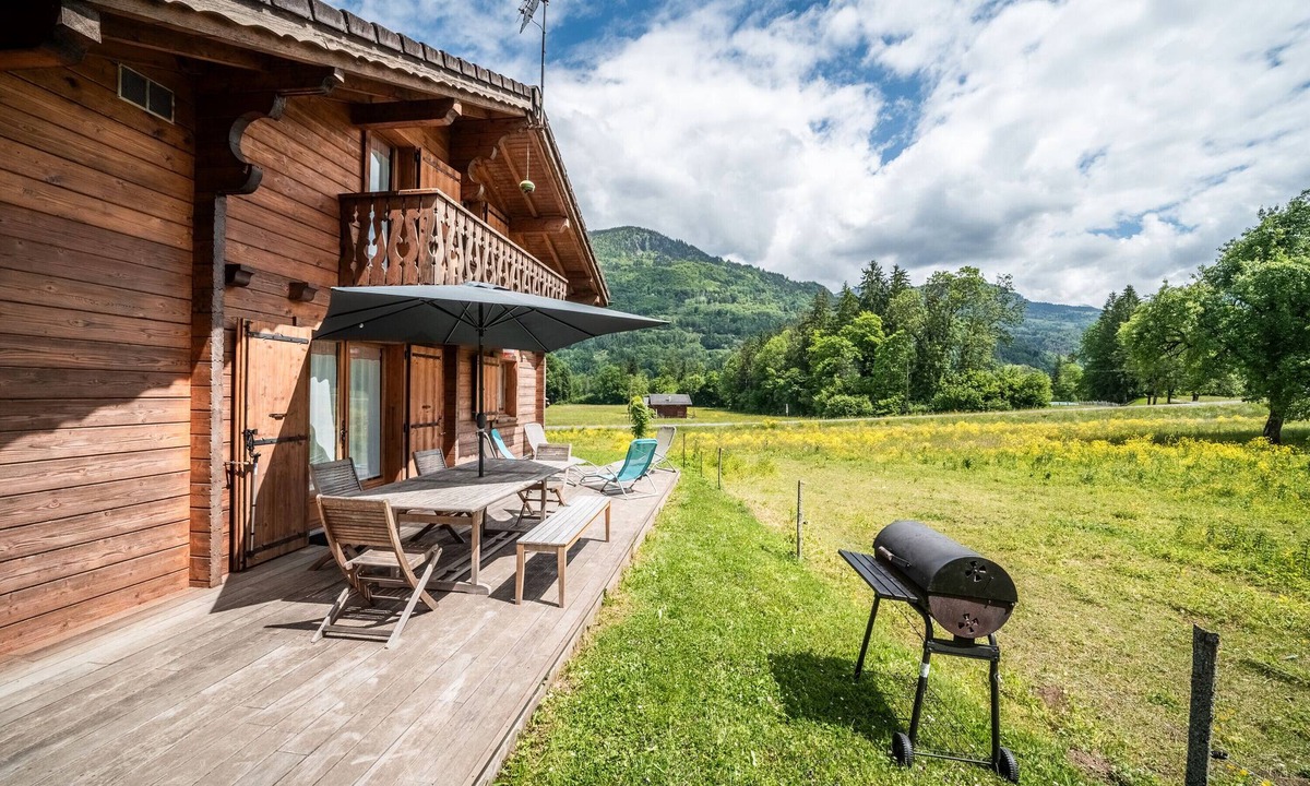 Morillon Ski Chalet | Chalet 'Marmottes' with Mountain View, Private Terrace and Wi-Fi