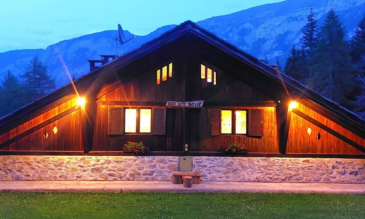Folgarida Ski Chalet | CHALET - MAS DELE STRIE - 8 beds, 3 bedrooms, 3 bathrooms, dogs allowed- Dolomites