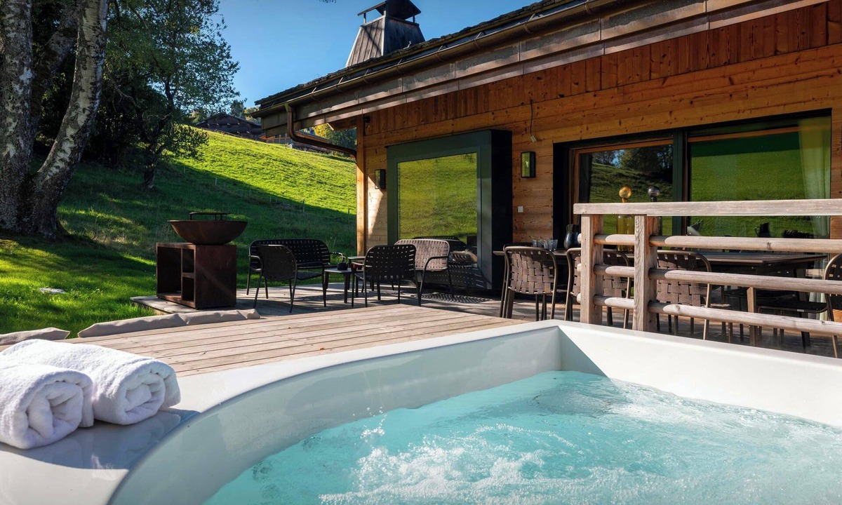 Combloux Ski Chalet | Chalet RevAlp - All-season holidays with private sauna - OVO Network