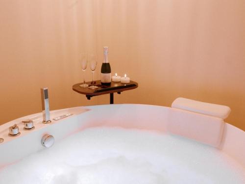 Montignac-Charente Ski Chalet | Chalet romantique - Jacuzzi privatif - King size