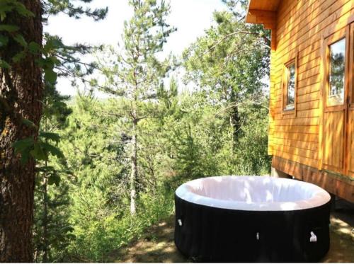 Cereste Ski Chalet | Chalet sous les pins classé 3 étoiles idéal pour 2, possible pour 4