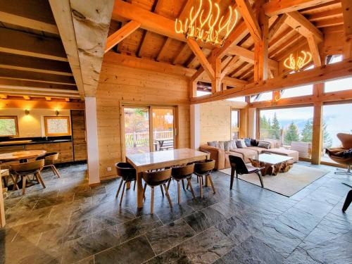 Arc-1800 Ski Chalet | Chalet spacieux et rénové · Terrasse · Capacité 10 personnes · Wifi gratuit - FR-1-346-570