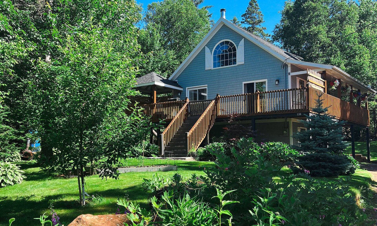 Bayview House | Chalet style by the Sea 7 mins to National Park Beaches