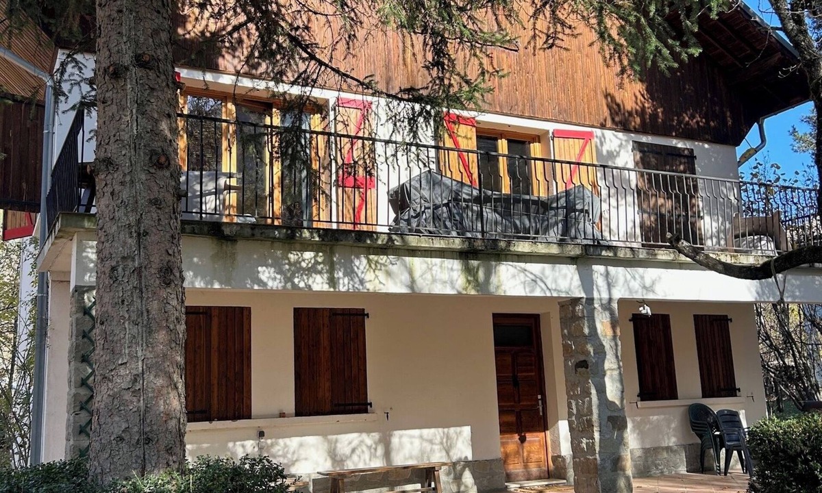 Villars-Colmars Ski Chalet | Chalet Tuilerie sleeps 16 - 15 minutes ski station - great year round retreat