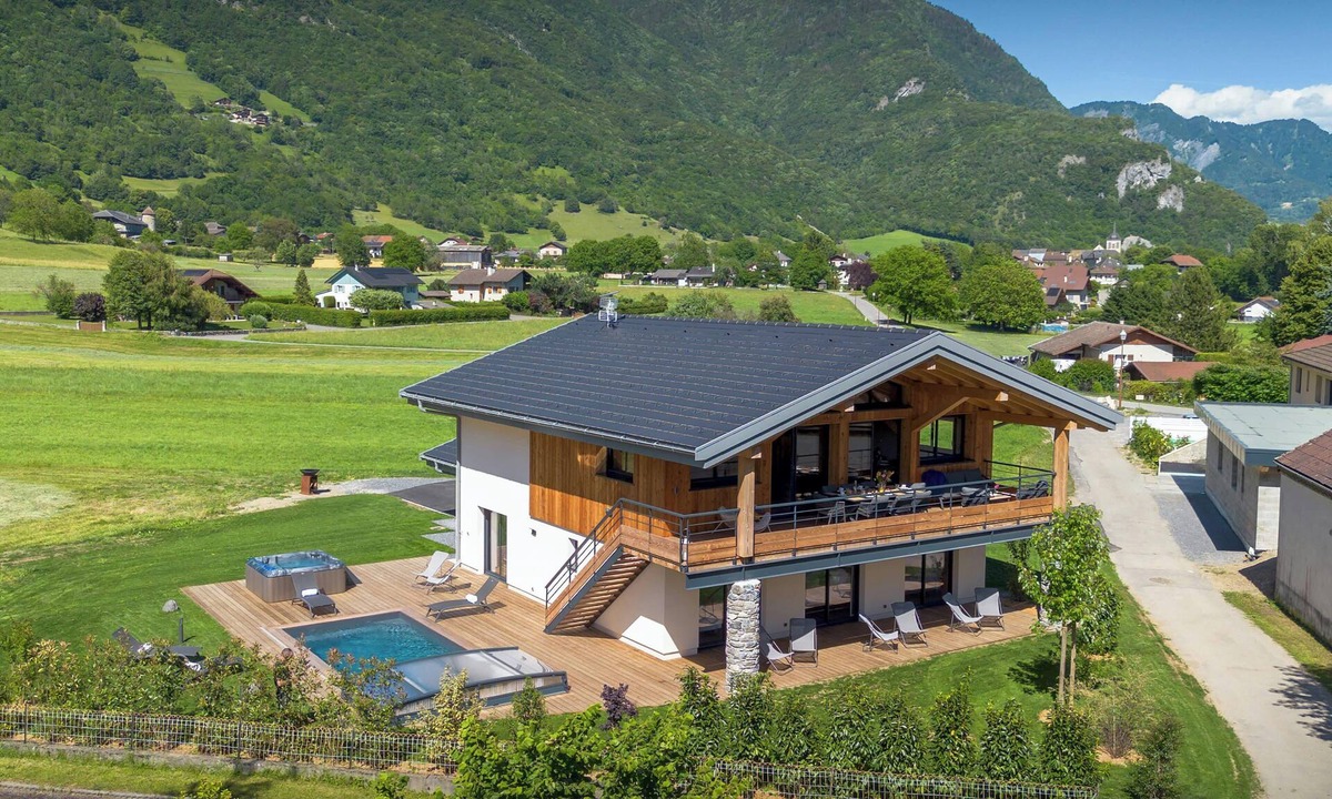 Val-de-Chaise Ski Chalet | Chalet Tyron - The Alps at all season in a rural setting - OVO Network