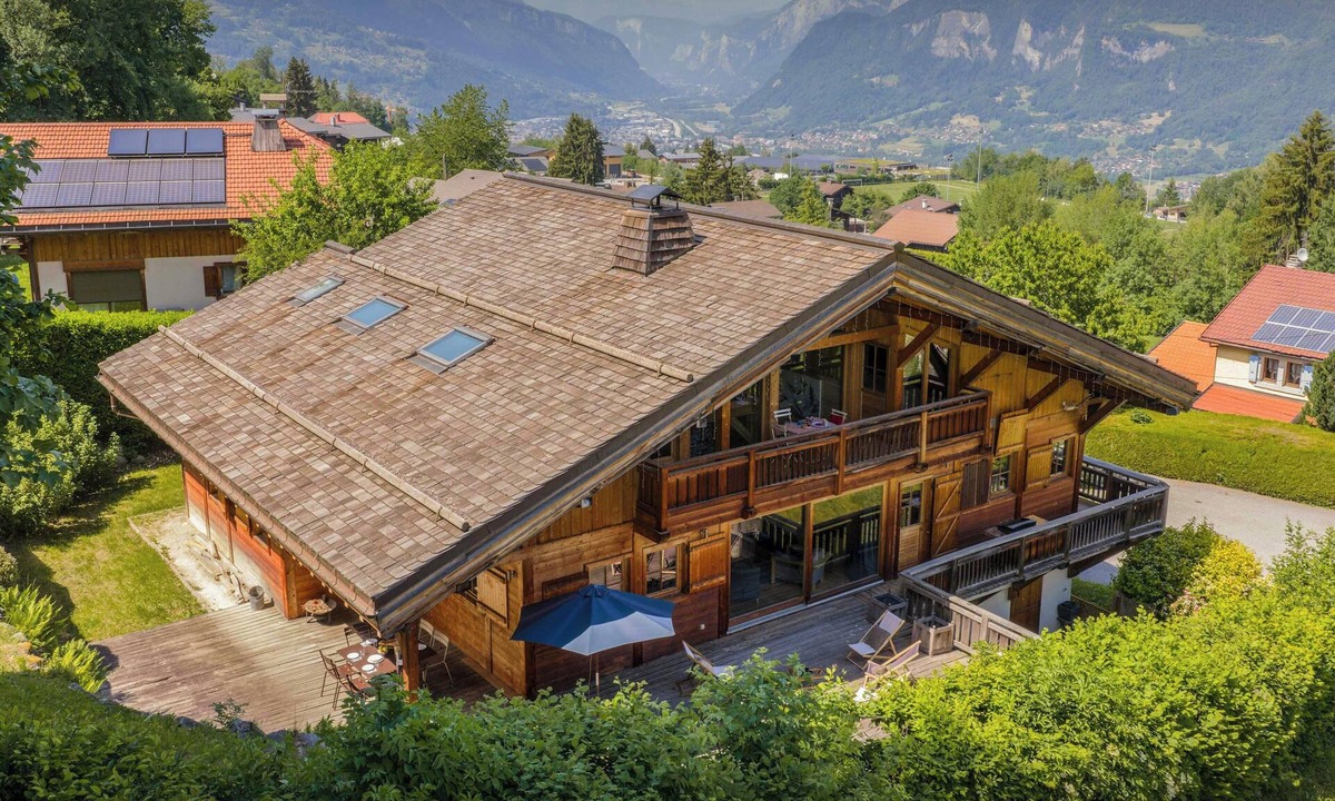 Combloux Ski Chalet | Chalet Uska - Enjoy the thrill of the Alps all year round - OVO Network