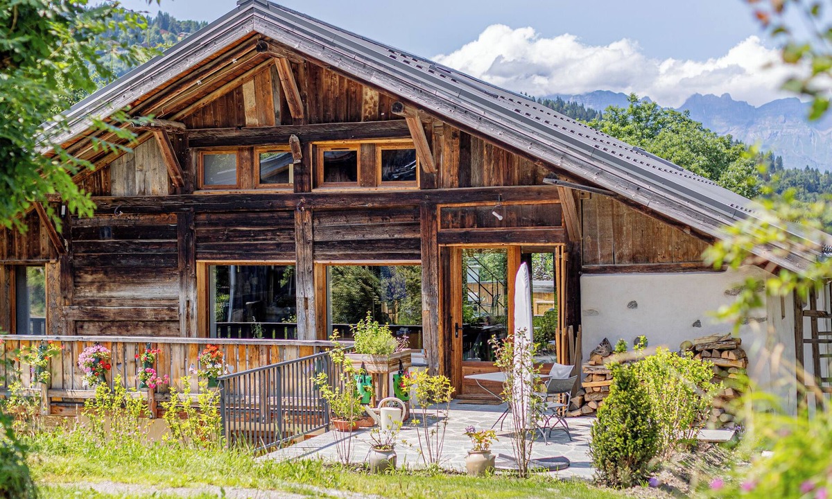 Saint-Nicolas-de-Veroce Ski Chalet | ChaletCelestin luxury chalet & spa in front of Mont-Blanc - 5min from chair lift