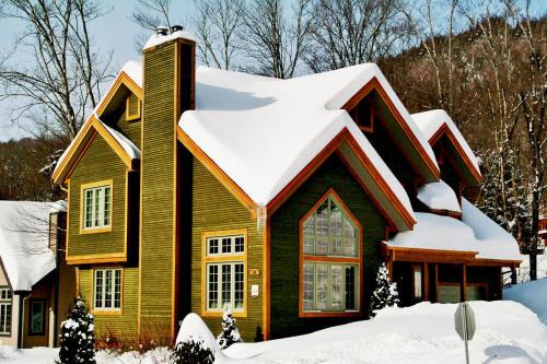 Stoneham Ski Chalet | Chalets Alpins - 52 Chemin des Skieurs