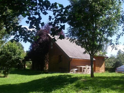 Mesples House | Chalets indépendants avec terrasse et jeux pour enfants à Mesples - FR-1-489-401