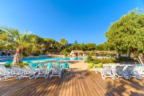 Roquebrune-sur-Argens Other | Chalets met buitenkeuken op Camping Leï Suves - JoyCasa