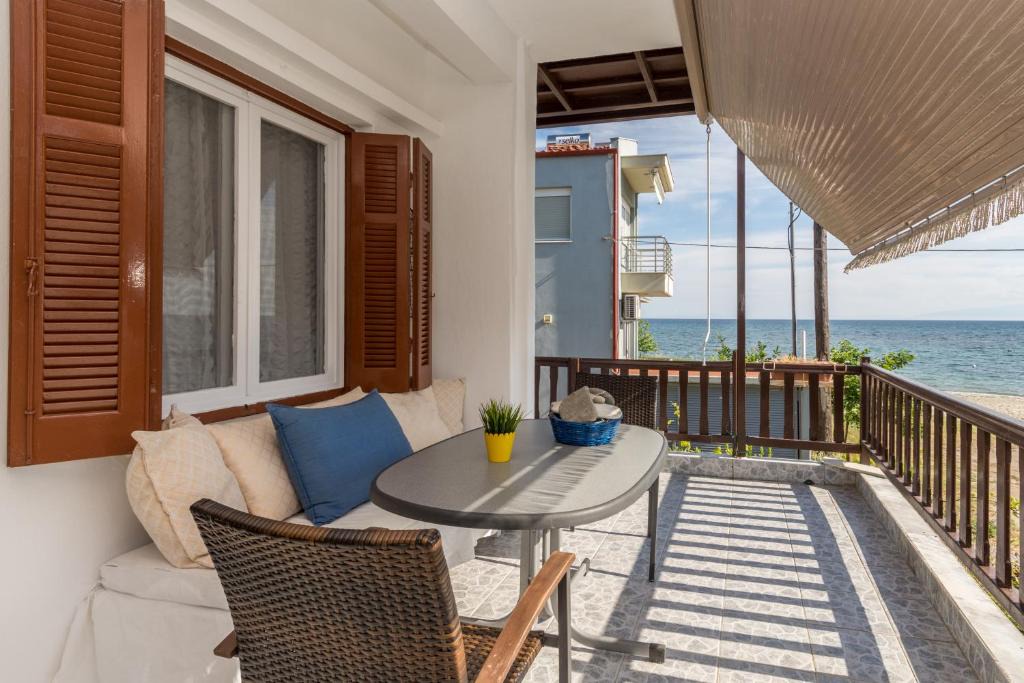 Nea Iraklia House | Chalkidiki Beachfront Apartment