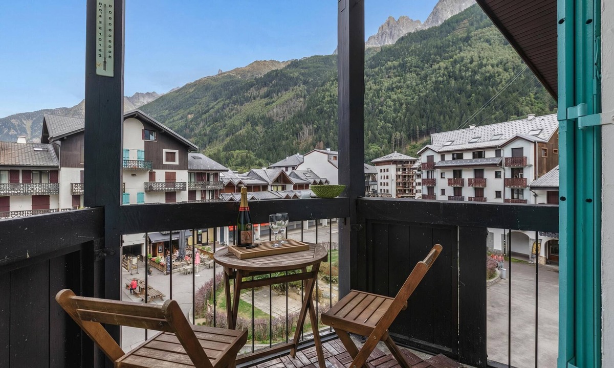 Chamonix City Centre Apartment | Cham Sud Balme302 Walk to Aiguille du Midi Duplex for 5, Chamonix, France
