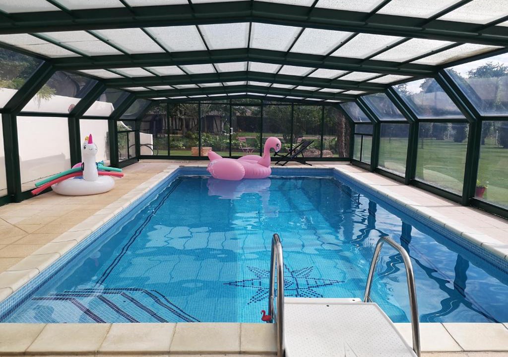 Saint-Pierre-de-Manneville House | Chambre chez particulier avec petit déjeuner, piscine, pool house