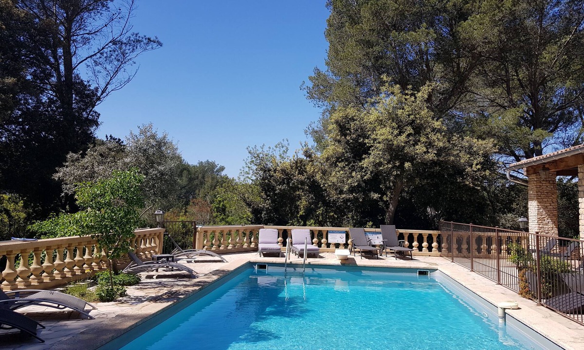 Grans Apartment | Chambre 2 Pers Independante - Cuisine D'ete - Terrasse - Piscine Tennis Petanque