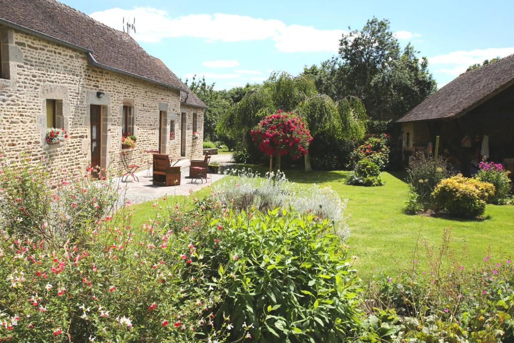 Saint-Denis-sur-Sarthon House | Chambre d'hôte Courtoux