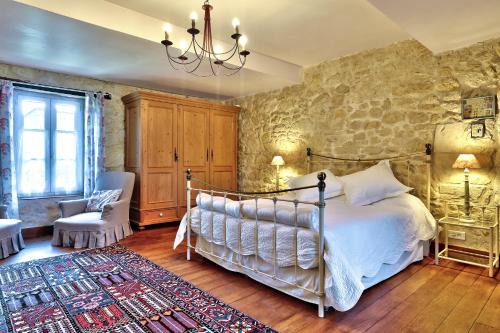 Saint-Michel-de-Fronsac Bed & Breakfast | Chambre d'hôtes spacieuse, salle de bain privative