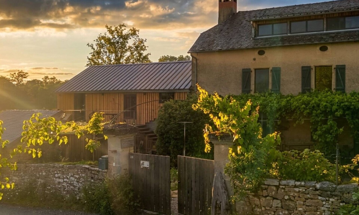 Saint-Cernin-de-Larche Bed & Breakfast | Chambre D'hôtes Familiale sur le Causse Corrézien. Calme Assuré. Tarif Pour 2