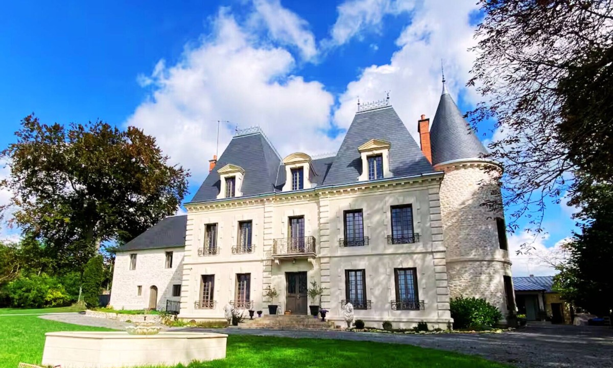Varennes-Vauzelles Bed & Breakfast | Chambre L'Écrin Végétal - Château, indoor pool & spa