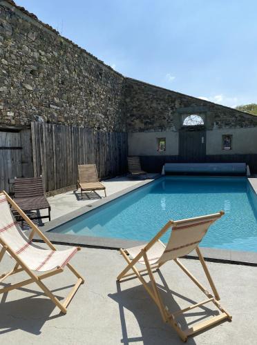 Cholet Apartment | Chambre studio au Bord de la Piscine chauffée et privée pour vous le soir !
