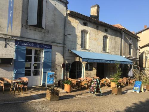 Bourdeilles Bed & Breakfast | Chambres d'Hotes Hostellerie Le Donjon