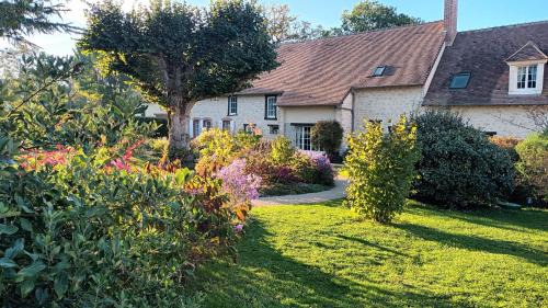 Sainte-Gemme-en-Sancerrois Bed & Breakfast | Chambres d'hotes - Le Clos Des Sorcières