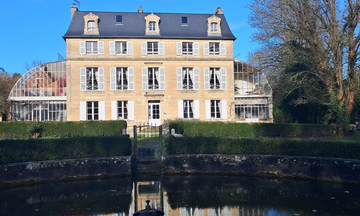 Saint-Martin-des-Entrees Bed & Breakfast | Chambres d'hôtes Château de Damigny