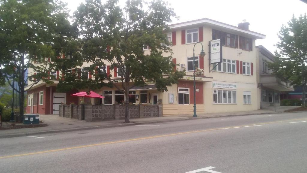 Castlegar Hotel | Chameleon Hotel