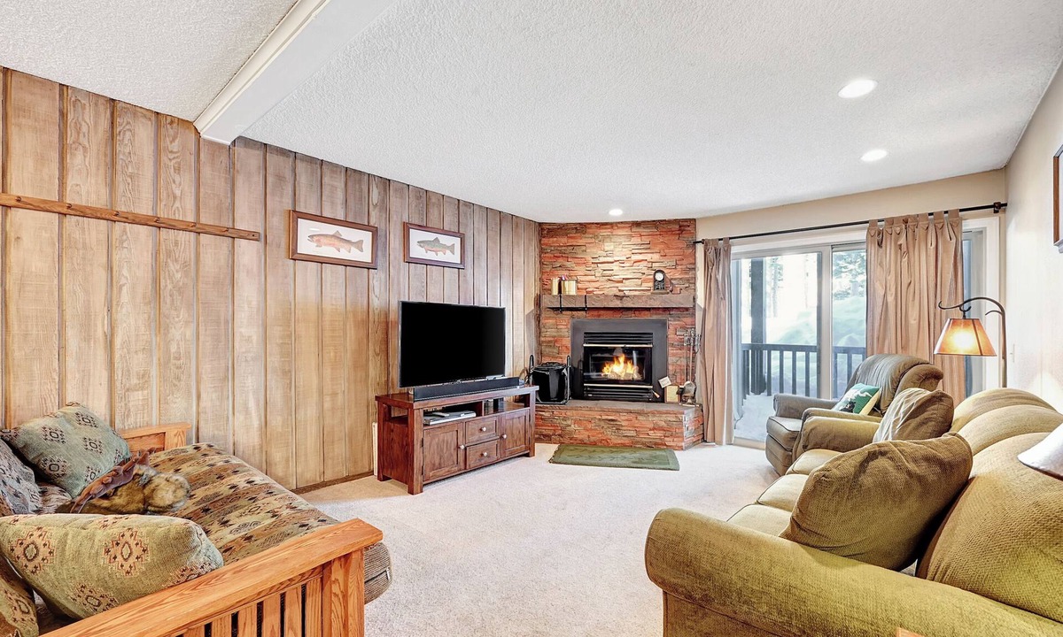 Mammoth Lakes Condo | Chamonix 33: Close to Canyon Lodge