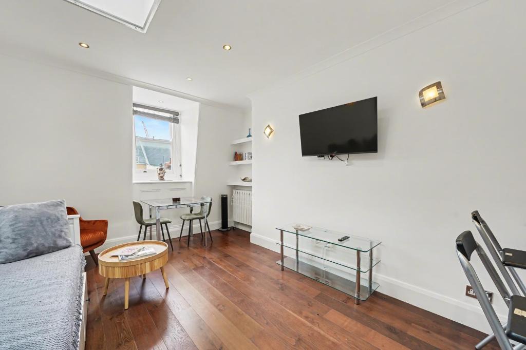 The City of London Apartment | Chancery's Loft Private Apartment