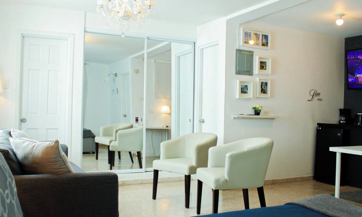 Quinto Apartment | Chandelier 101