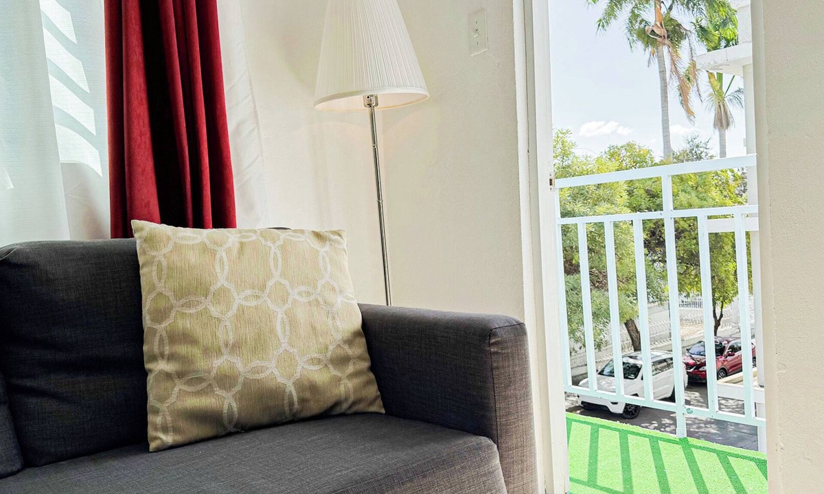 Ponce Centro Apartment | Chandelier 301