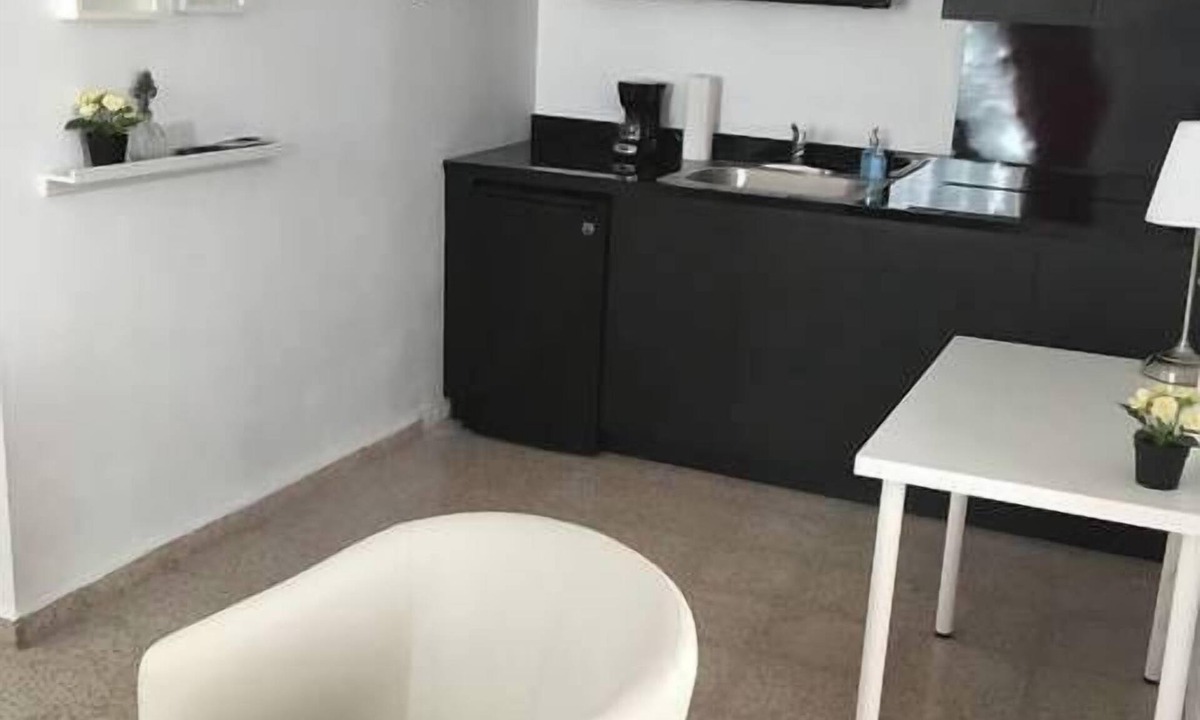 Quinto Apartment | Chandelier 302