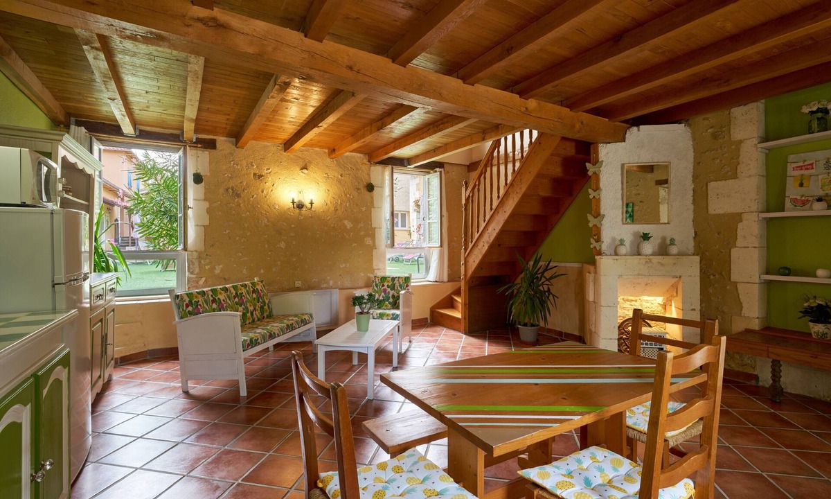 Saint-Sulpice-de-Roumagnac House | Charming Gîte "L'Atelier": Your Périgord Retreat with Shared Pool, Private Terrace & Wi-Fi
