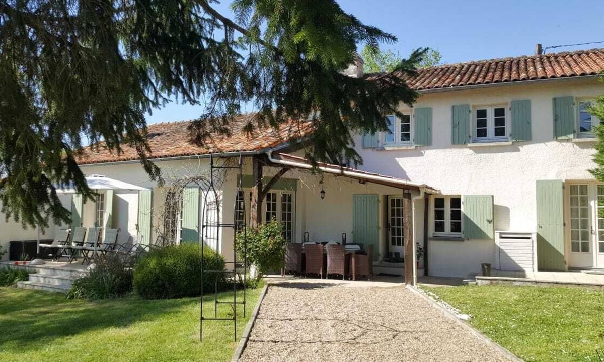 Saint-Quentin-de-Chalais House | Character farmhouse with magnificent views and large private pool near Aubeterre