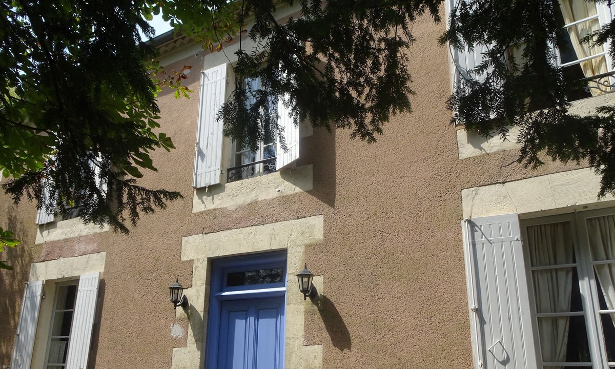 Sainte-Maure-de-Peyriac House | Character house overlooking wooded park in the heart of a village
