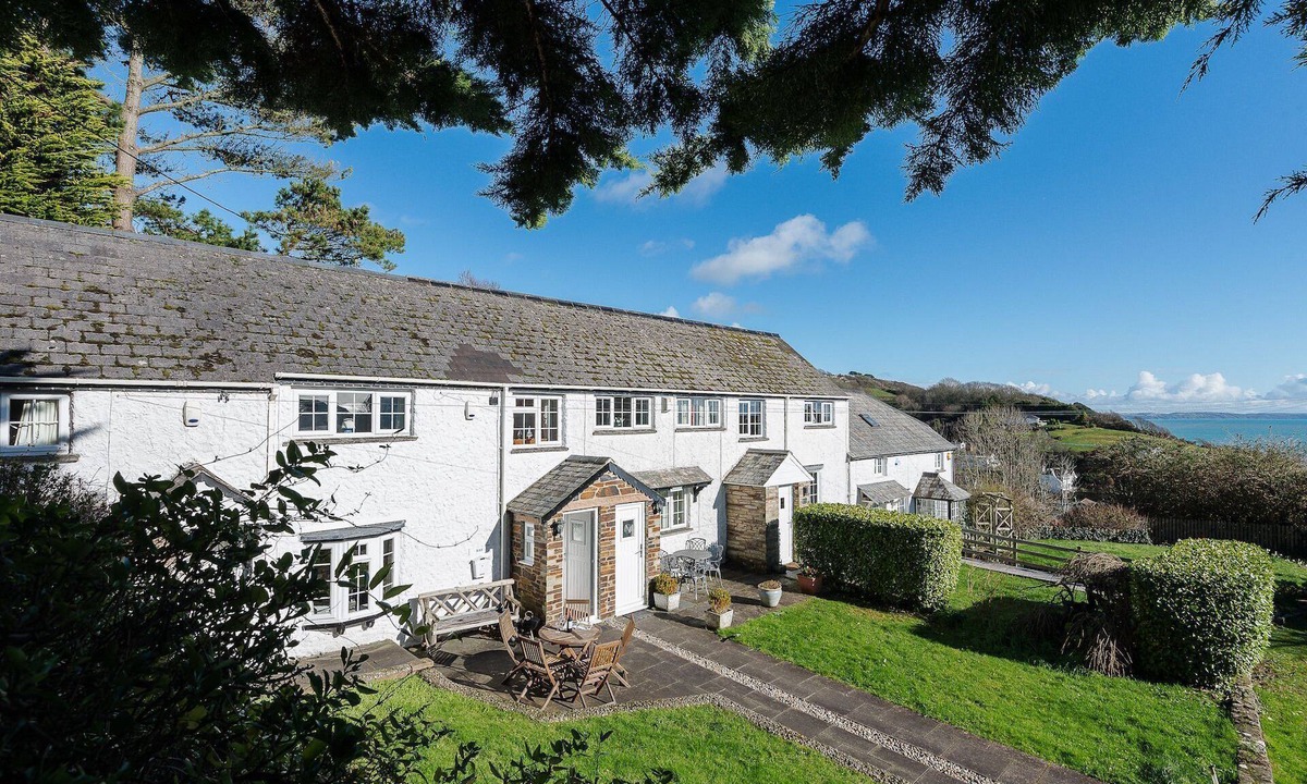 Looe House | Character cottage in peaceful location, near the beach.