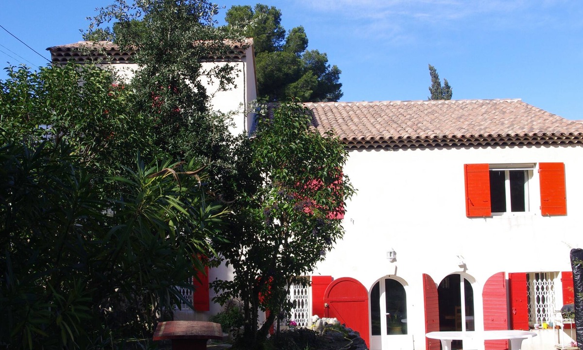 La Couronne House | Character villa with 1000 m² garden close to the sea, Côte Bleue.