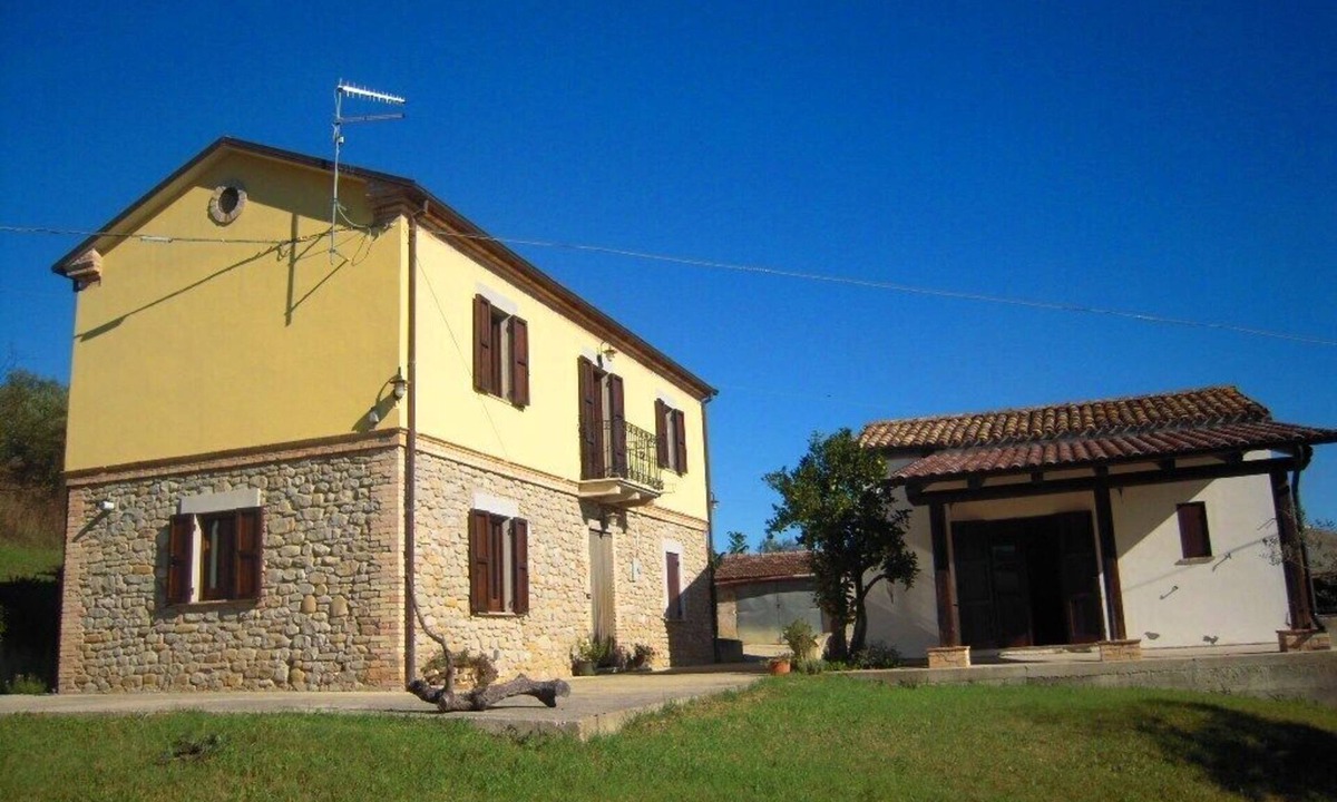 Marciano House | Characteristic Country House, With Pool And Stunning Views Of Mountains