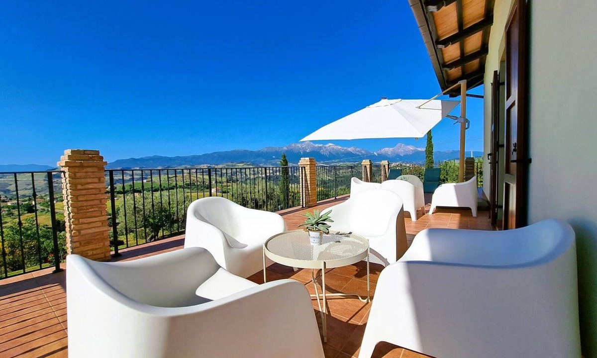 Marciano House | Characteristic restored farmhouse with 360° views