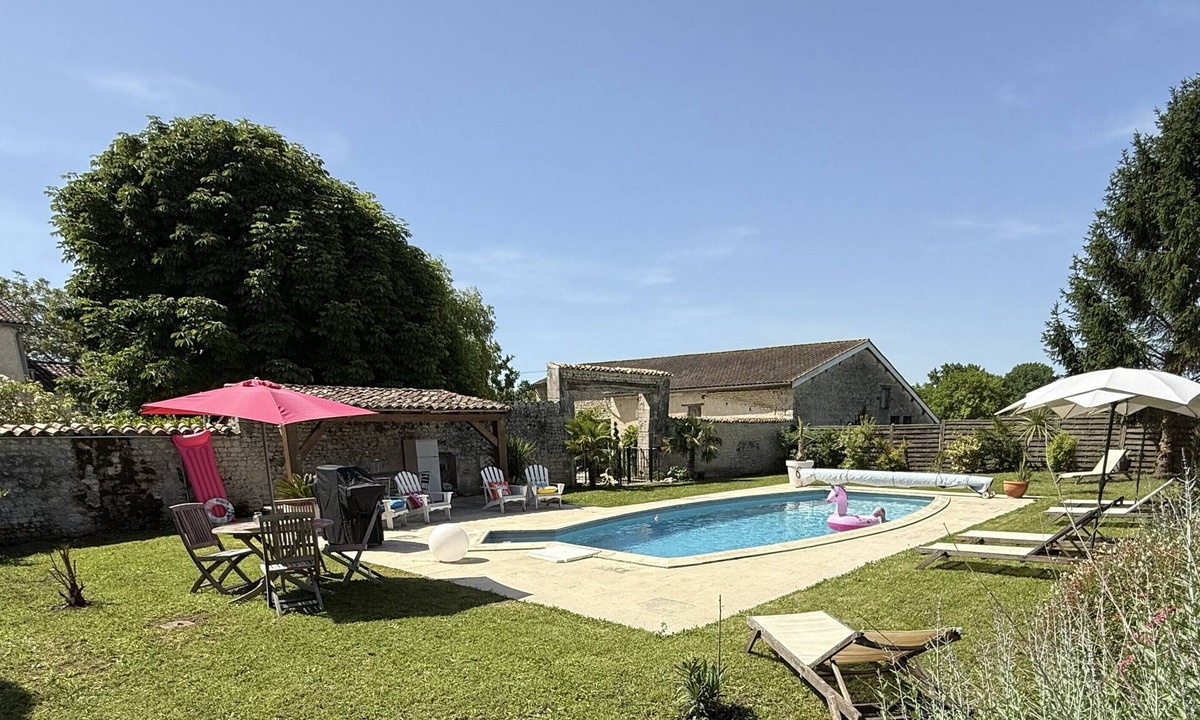 Saint-Palais-du-Ne House | Charentaise cottage - private swimming pool