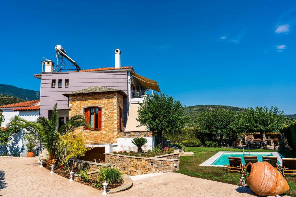 Kato Lechonia House | Chariklia's House with private pool