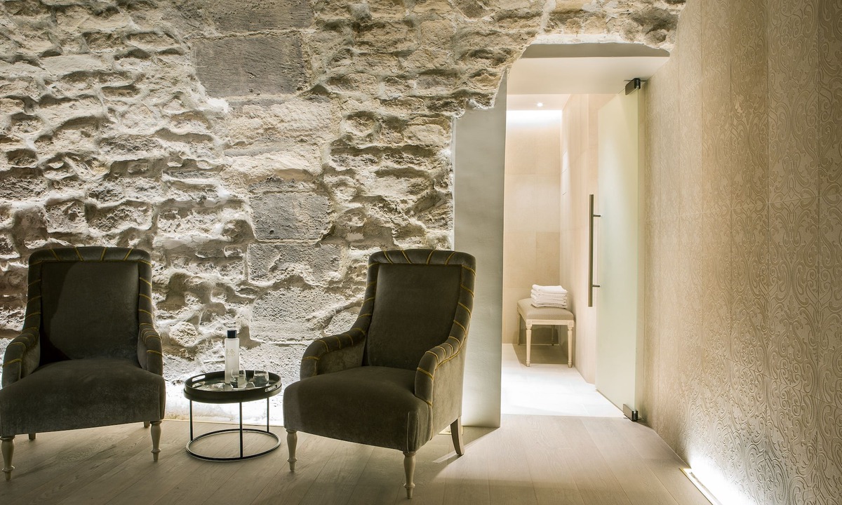 Arsenal Hotel | Charles V